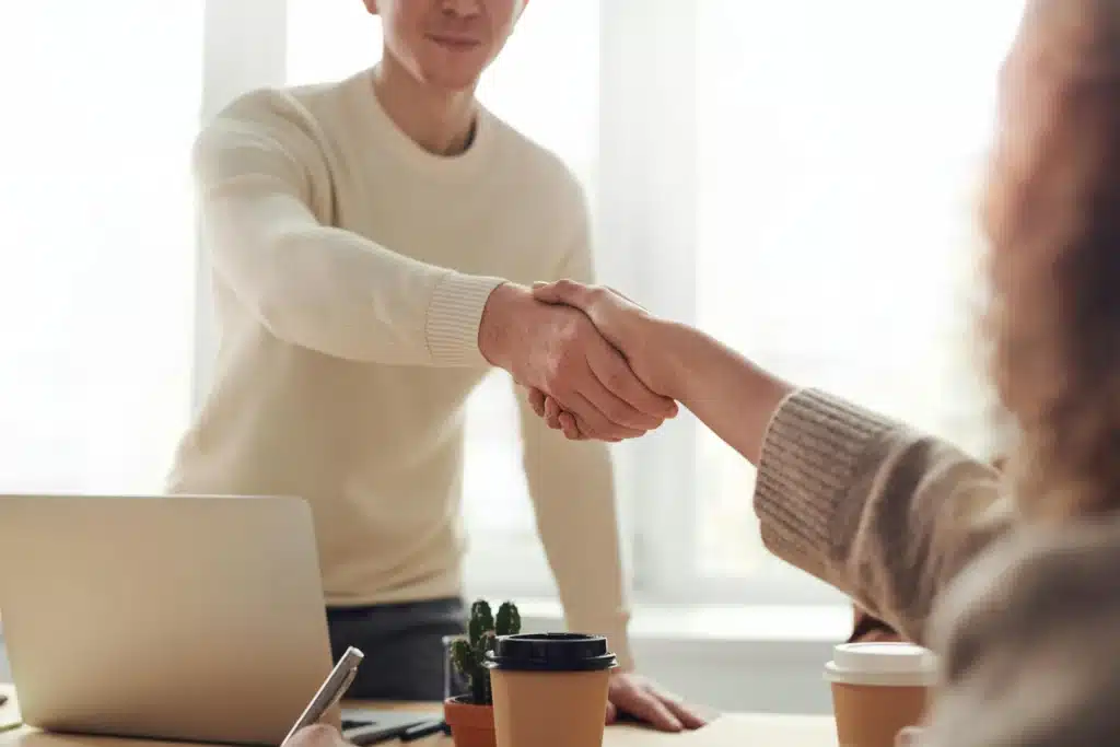 Eine kluge Verhandlungsstrategie bringt die gewünschten Resultate. (Foto: fauxels/Pexels)