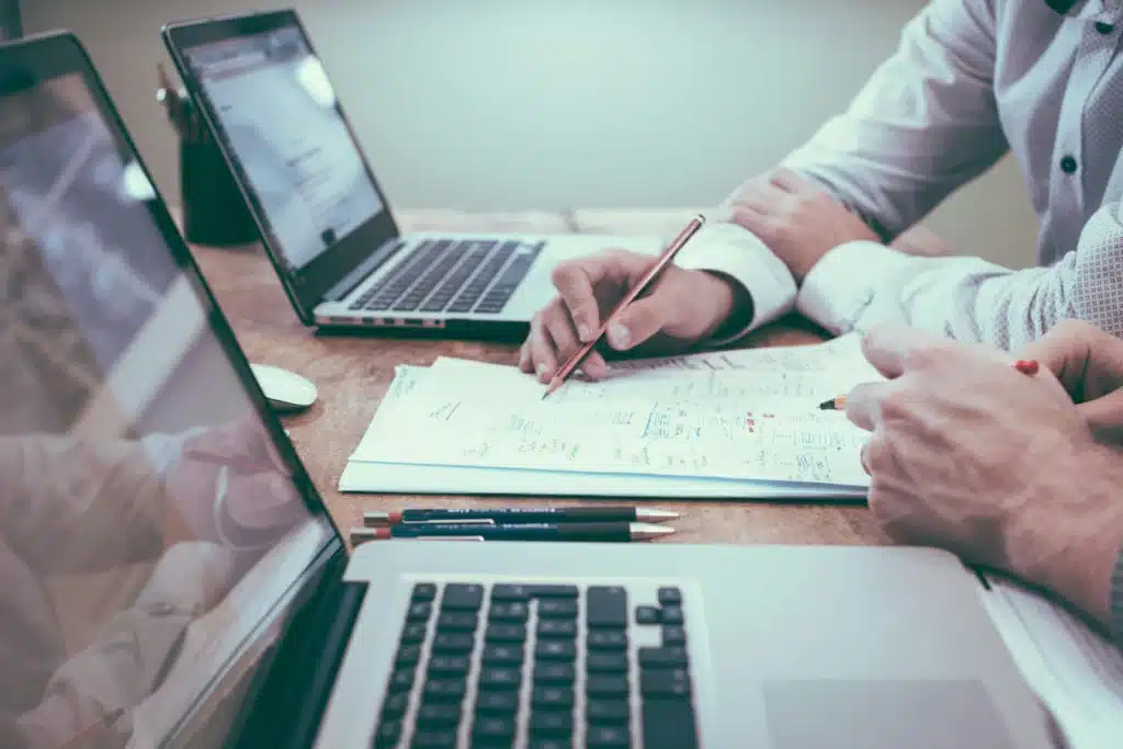 Was beim Thema technischer Vertrieb im Jahr 2025 wichtig ist. (Foto: Scott Graham/Unsplash)